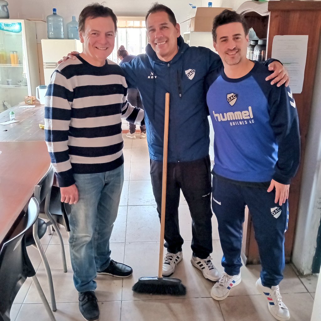 FlacoFiorentino's tweet photo. #JuvenilesLPF ➡️ El equipo del Tercer Tiempo en la Pensión de #AlsinaYLora: @GarciaCarlosC, @aleqacgris Paradiso y @LeaRodiles. 

#TercerTiempo/#Quilmes/#PredioQAC https://t.co/bzgbQQBtwj