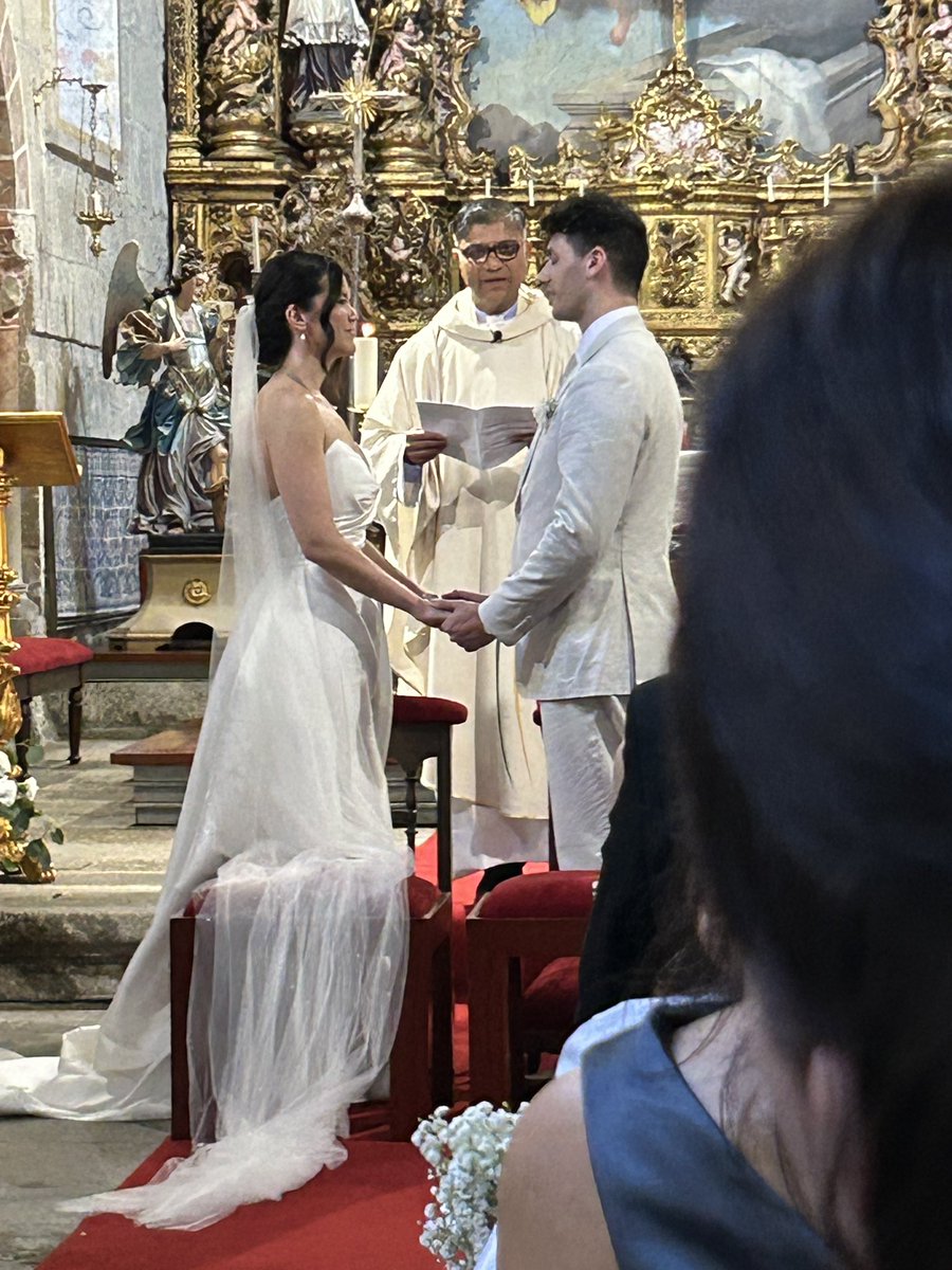 JAL49's tweet photo. @ChenCarrie6 Flew to Porto in Portugal Friday for friend’s wedding today! https://t.co/L0peS47jDJ