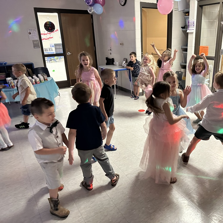 SolonCSD's tweet photo. 🪩💃Preschool Prom🕺🪩 https://t.co/trJDaS3ulD