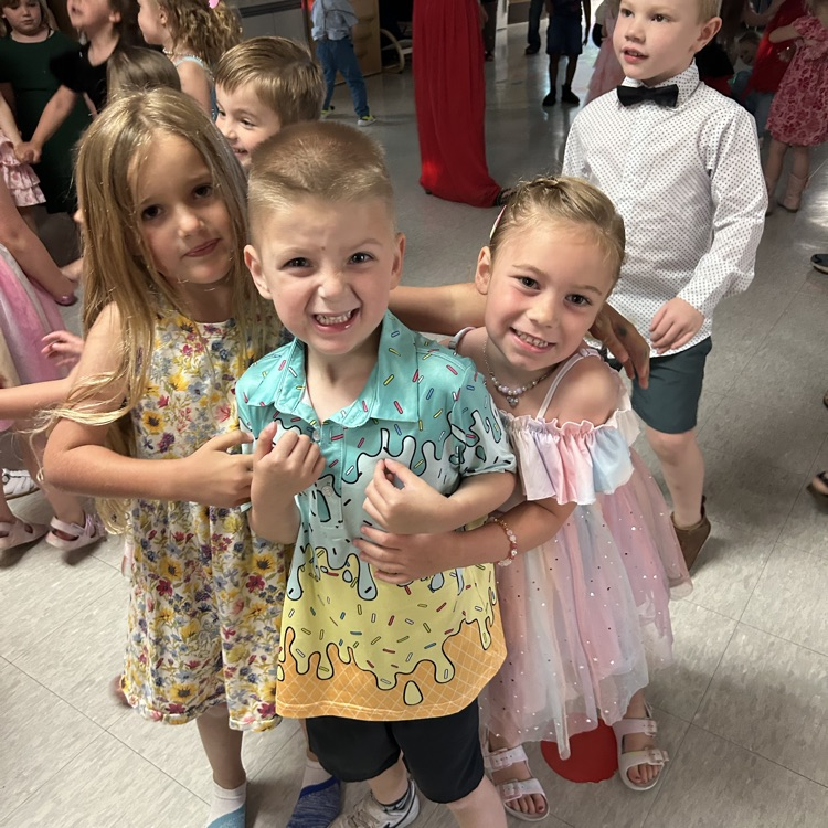 SolonCSD's tweet photo. 🪩💃Preschool Prom🕺🪩 https://t.co/trJDaS3ulD