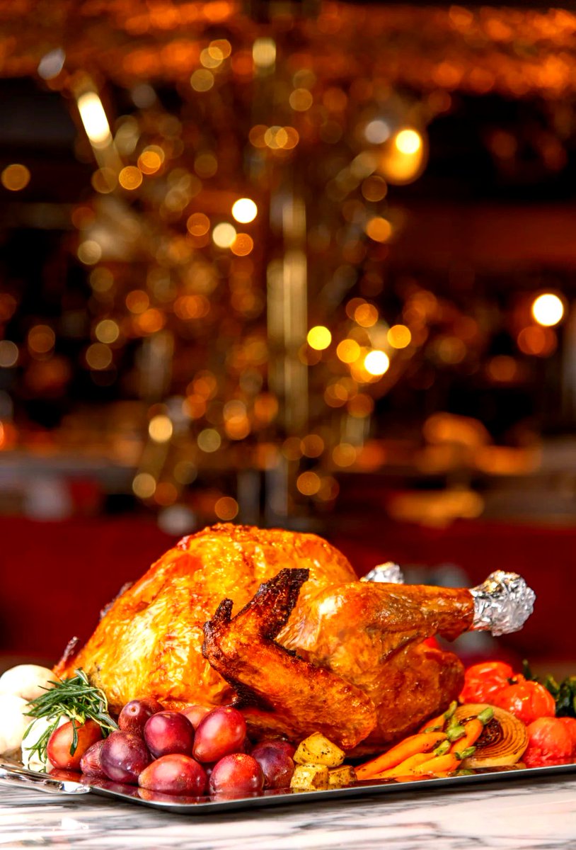 FEIXMARTINSANTO's tweet photo. Christmas is coming! Treat your loved ones to our roasted turkey feast with crispy skin and stuffing. Limited spots this weekend! Order now! https://t.co/9YuNHSOkpr