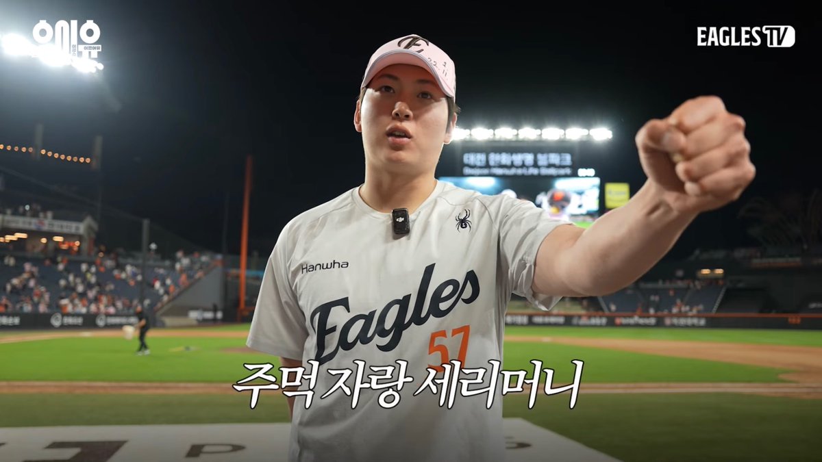 ogutaek's tweet photo. 맑눈광 좆됨
당당함이 퍼컬이다 👊🏻 https://t.co/ptn8OyDXDI