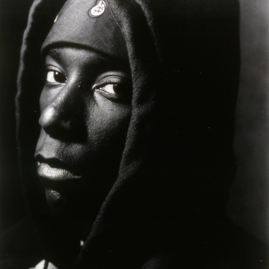 MassAppeal's tweet photo. BIG L would have been 52 today 🎈🕊

"I was always considered a good emcee but never thought of myself that way. When I first started rhyming people thought I’d been doing it for years... People couldn’t believe I’d not been rhyming for a long time."

[✍️ @bonafide_mag] https://t.co/tugJiSORPK