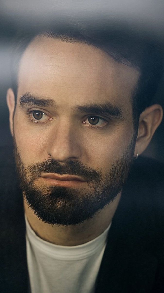 thinkerCoxx's tweet photo. Charlie wearing earring ✨ https://t.co/ptkNBIBAVr