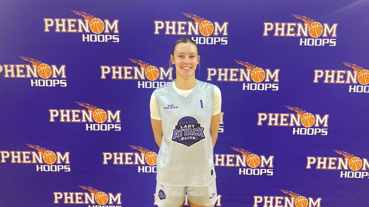 PhenomExposure's tweet photo. Final 
Lady Attack Elite 17u S40: 65
Georgia Sting 17u: 31

#1 Ally Smith 13pts 
#2 Colbie Wolf 18pts 

#PhenomHoops #PhenomSummerShowcase https://t.co/Sr6GWoK1fm