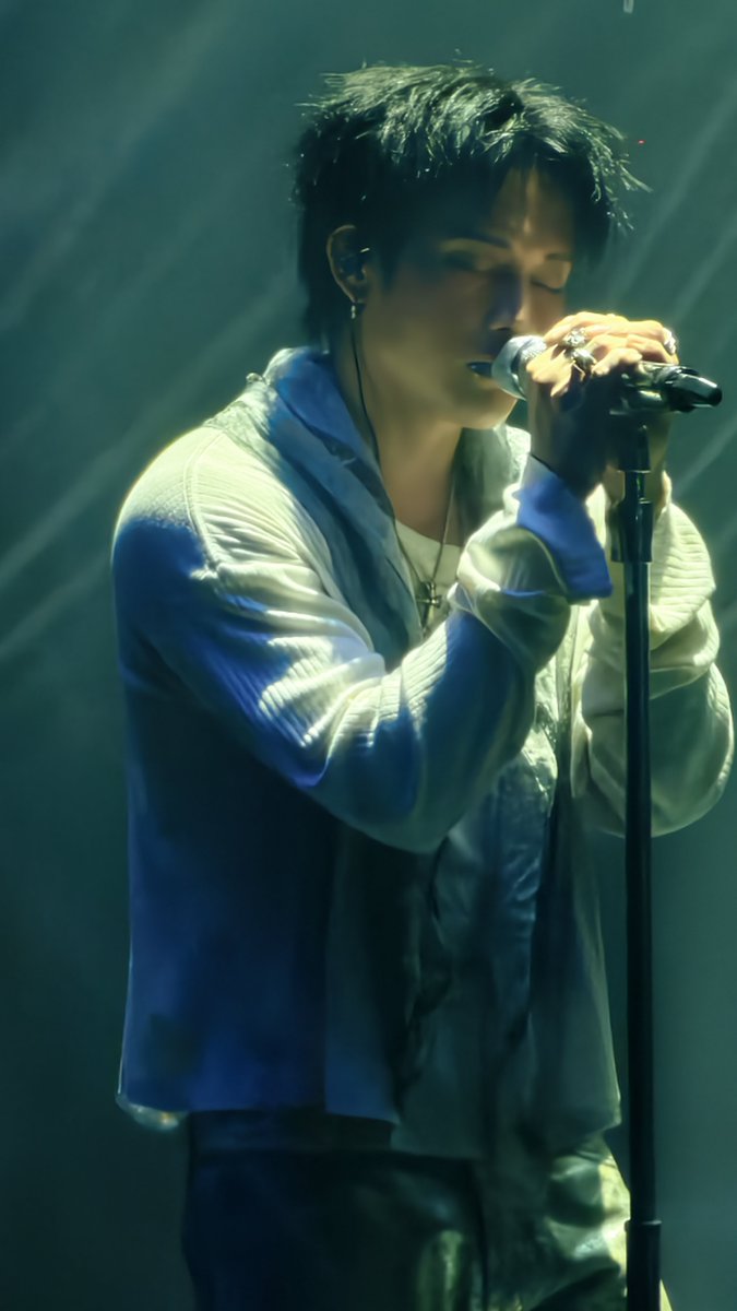 DianeG851359's tweet photo. When I found out na paos sya, as in, mas naisip ko na sa sobrang pagod siguro to. Pero mas naging solemn at epic ng gabi kasi FLEET made sure na we will sing with him and we got his back. No questions asked. 

SULFUR RISING
@felipsuperior #FELIP https://t.co/xlUfcJMsH4