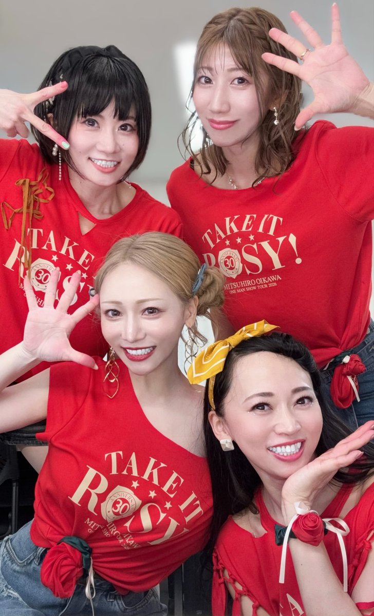 asamiLB's tweet photo. 及川光博ワンマンショーツアー2026
🌹『TAKE IT ROSY！』🌹

東京ガーデンシアター🤍🤍🤍
ありがとうございました！！🥂

もう感無量です✨🥹✨
感動のローズガーデンでした🌹

ミッチーさん30周年
本当におめでとうございます！！
With great respect👏♥️

今日はまなみんも👭🫶👭

#及川光博 #ミッチー
#LOVEBITES #Asami
