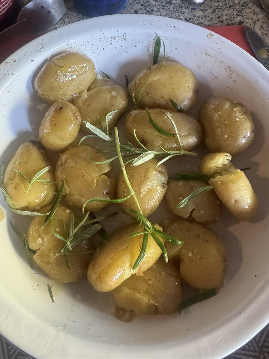 GreyMaster11's tweet photo. Pre cooking, cow ( big lump) and goose fat new potatoes https://t.co/vY1TL7Zab0