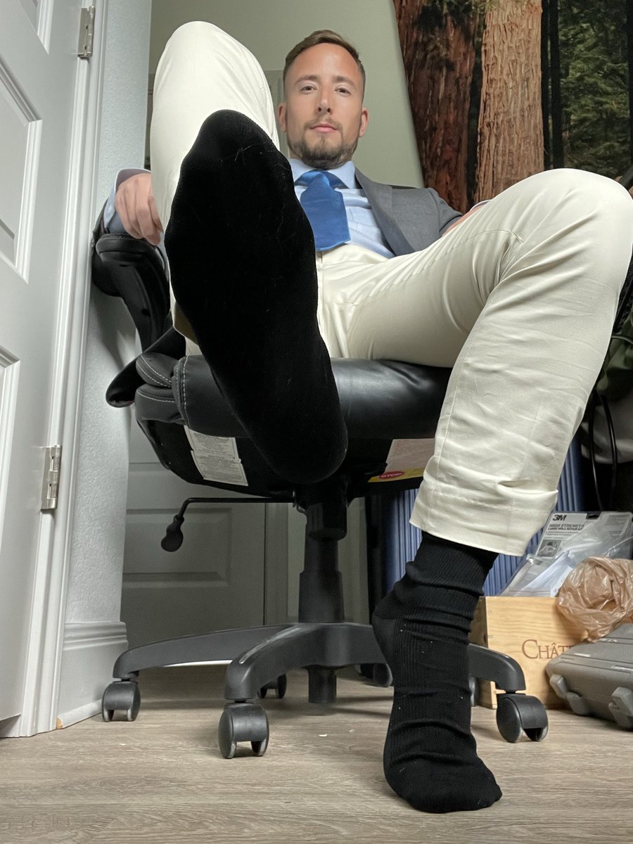 KingDaltonG's tweet photo. Stay down there and lay your cash at my feet. https://t.co/bf60QbhzUM