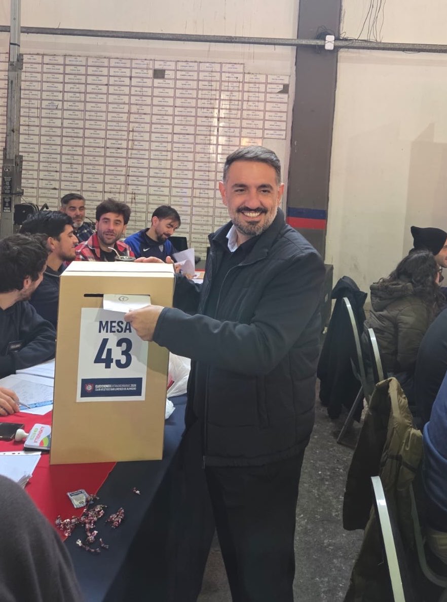 abreuluca_'s tweet photo. 🗳️🔵🔴 Nicolás Pappaso, candidato a Presidente, vota en #SanLorenzo.

📸 @Gonzaaorellano https://t.co/ELb9XQhBOl