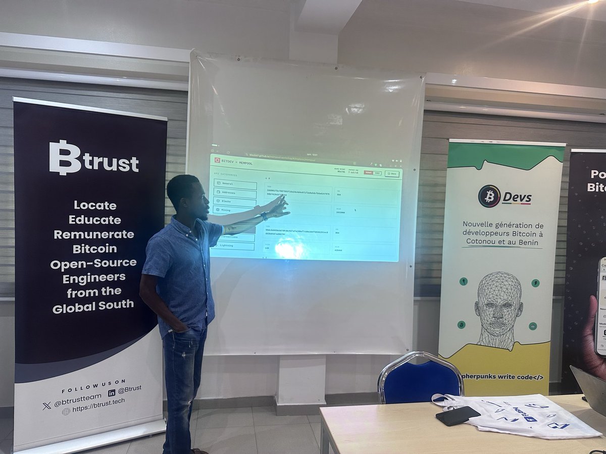 BitdevsCotonou's tweet photo. This month’s BitDevs ongoing with @Ramane_Boda exploring @mempool API and open source contributions 🛠️⚡️🚀 https://t.co/OiKMyoFvij