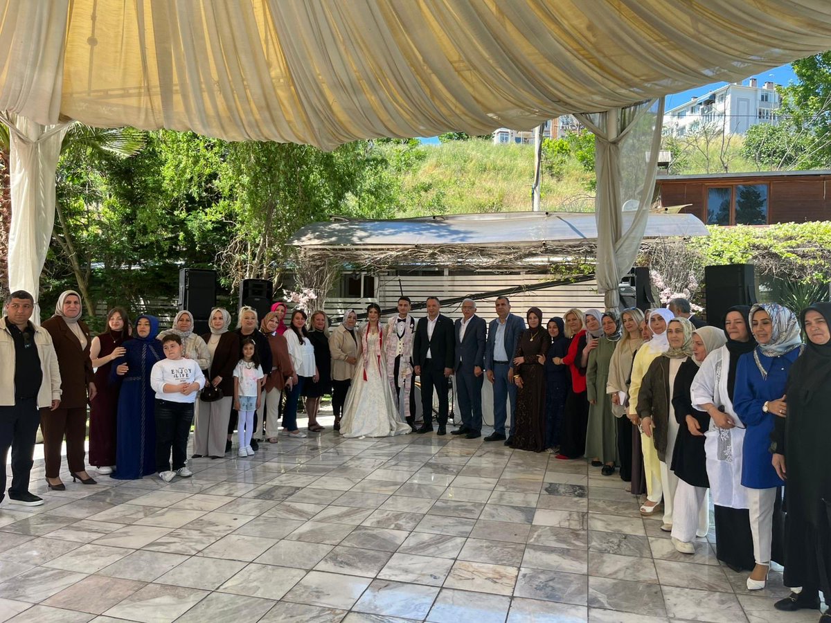 avcilarakparti's tweet photo. İlçe Başkan Vekilimiz Mehmet Hayta ve teşkilatımız ile birlikte, Kadın Kolları Başkan Yardımcımız Elif Akça’nın oğlunun düğün merasimine katılım sağladık.
Genç çiftimize bir ömür boyu mutluluklar diliyoruz.
#Avcılar #AKParti #Teşkilat #Düğün #Mutluluklar https://t.co/MN6bSuUElk