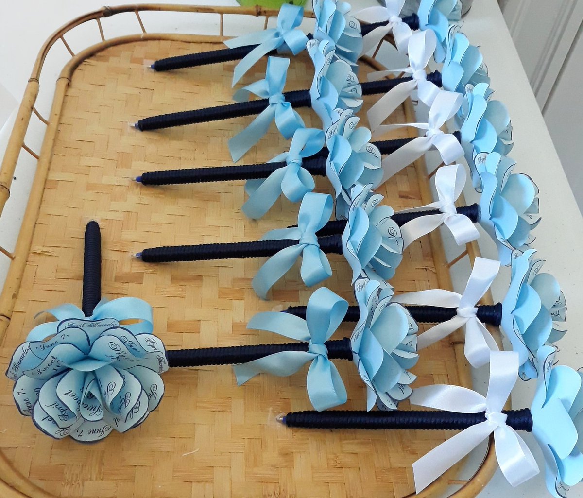 CraigGoedecke's tweet photo. Put our personalized paper rose topped pens in a pot, and you have centerpieces AND party favors.
https://t.co/eQg8NvCbsu
#bridalshower #centerpieces #showerfavors #birthdayfavors #personalized https://t.co/eZJl1zSJVt