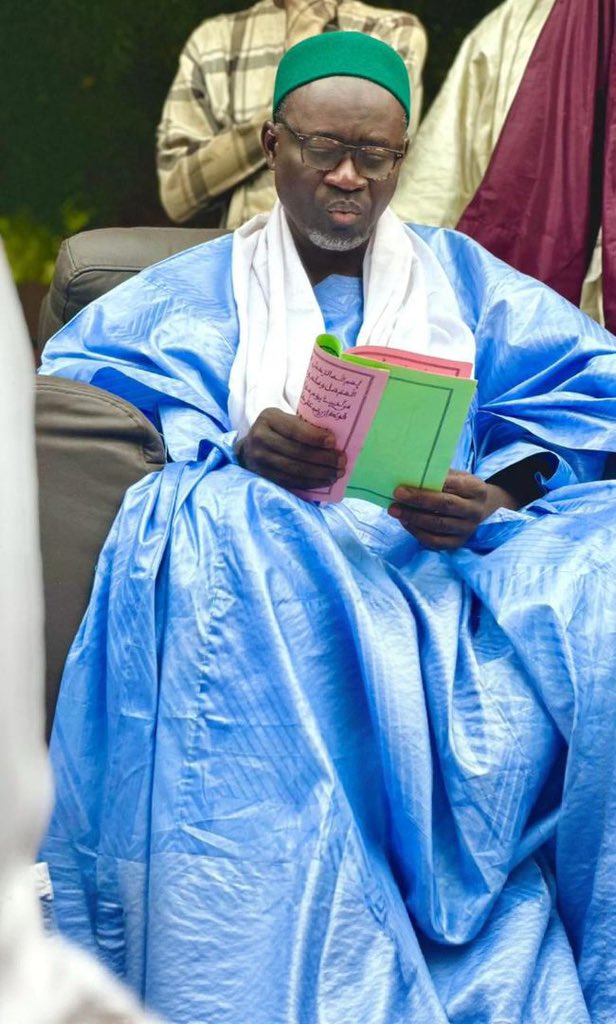 Serigne24166812's tweet photo. Serigne Bassirou Mbacké ibn Serigne Saliou Mbacké yalla na yénn bi woyoff lool té nga motali yénéy Serigne Cheikh Mbacké té soutt ko aw Fann lool 🤲🙏 https://t.co/ZY3mLs6Fsr