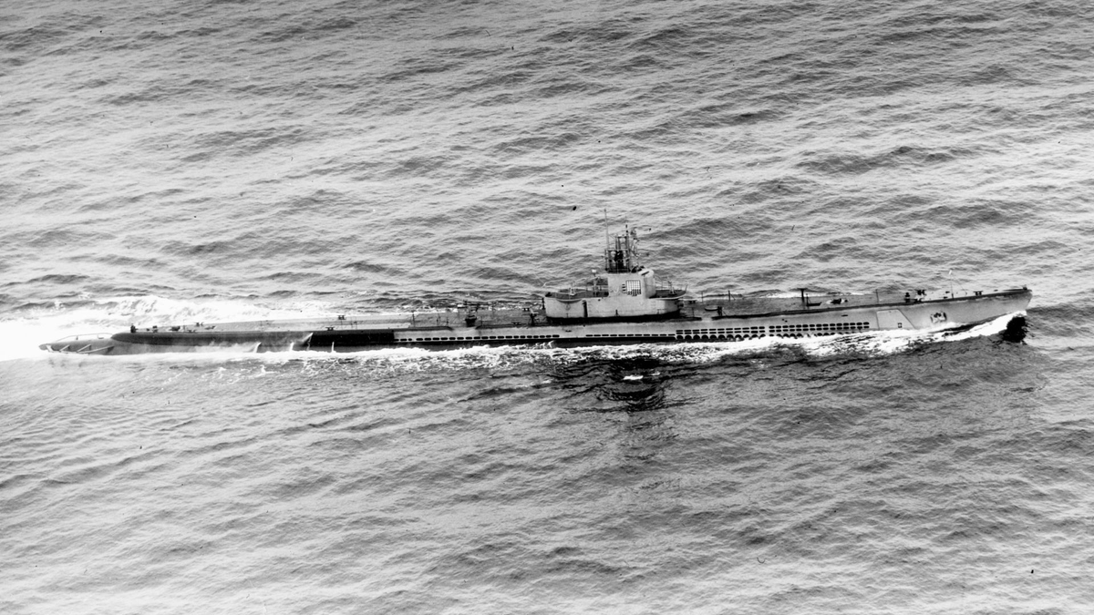 USN_Submariner's tweet photo. OTD in 1945: "Terrible T" Tambor-class Tautog with her impressive WWII scoreboard visible
USS Tautog (SS-199) drew the US Silent Service's first blood of WWII, shooting down a Japanese bomber with her 50 cal deck gun during the Pearl Harbor attack. https://t.co/B3866dnemW