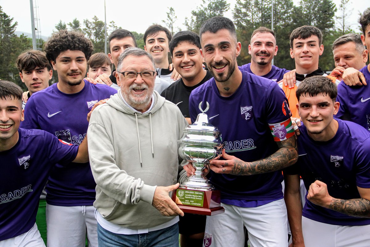 fvf_bff's tweet photo. 🏆 El Zorroza FC ha recibido hoy la Copa de Campeones de Segunda Territorial de manos del federativo José Luis Tormo.

👏 ZORIONAK ✌️

🏆 Zorroza Fc taldeak Bigarren Mailako Txapeldunen Kopa jaso du gaur Jose Luis Tormo federatiboaren eskutik. https://t.co/3KbywOUvll
