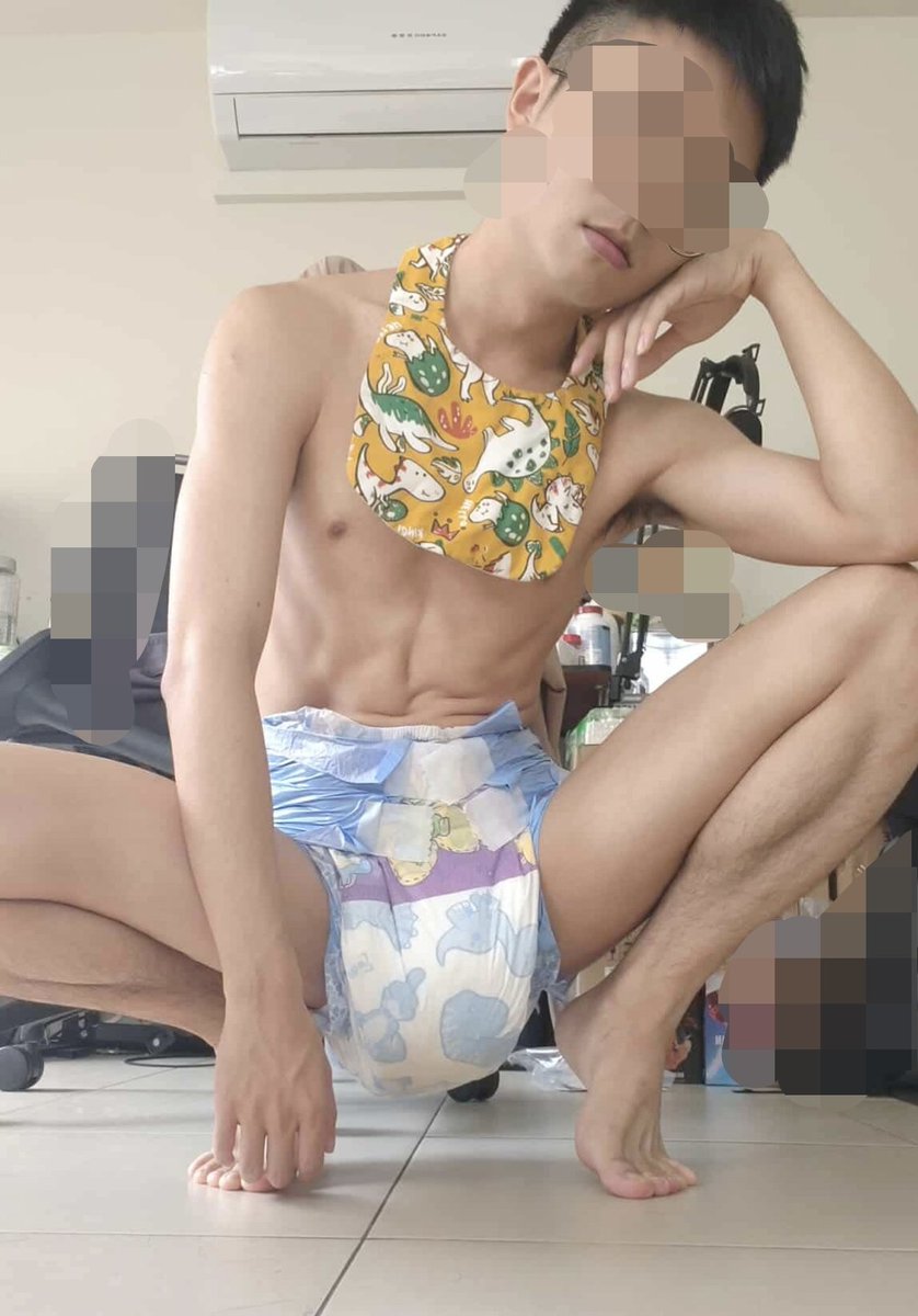 youta55070's tweet photo. 帥吧？
下半身一大包的尿布…可是裝滿了我的魅力呢

#ABDL https://t.co/XAKqj9BDJ2