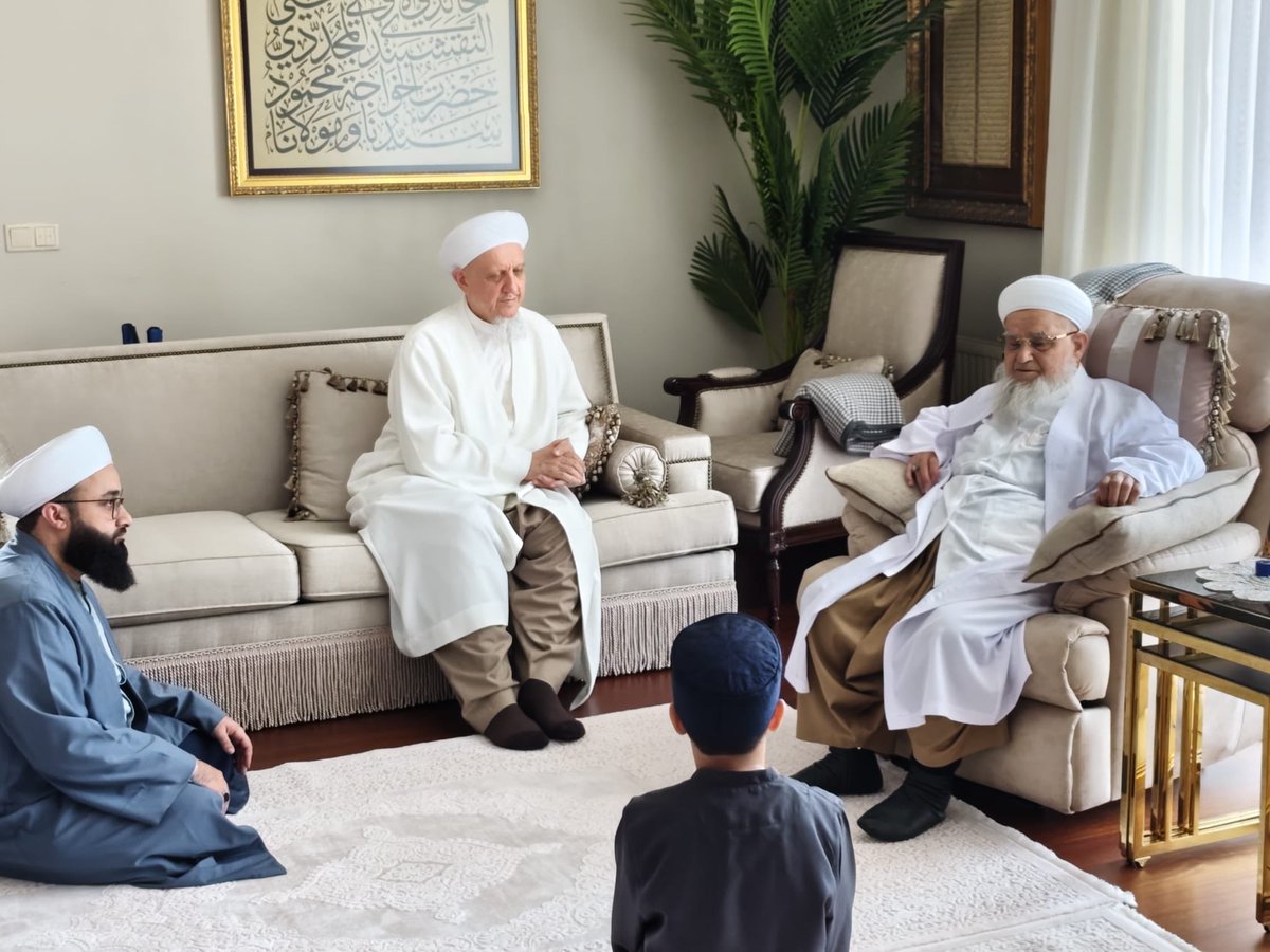muceddidiyye's tweet photo. Şûrâ-yı Müceddidiyye vekillerinden Muhammed  İSLAMOĞLU hocaefendi ve HAYDER derneği eski başkanı Mehmet KAYA beyefendi  Şûrâ-yı Müceddidiyye vekillerinin Emîri, kıymetli İbrahim Efendi Hocamız (Sellemehullâh), ı haneleri’nde ziyaret ederek bayramlarını tebrik ettiler. https://t.co/sQlzGEdfXj