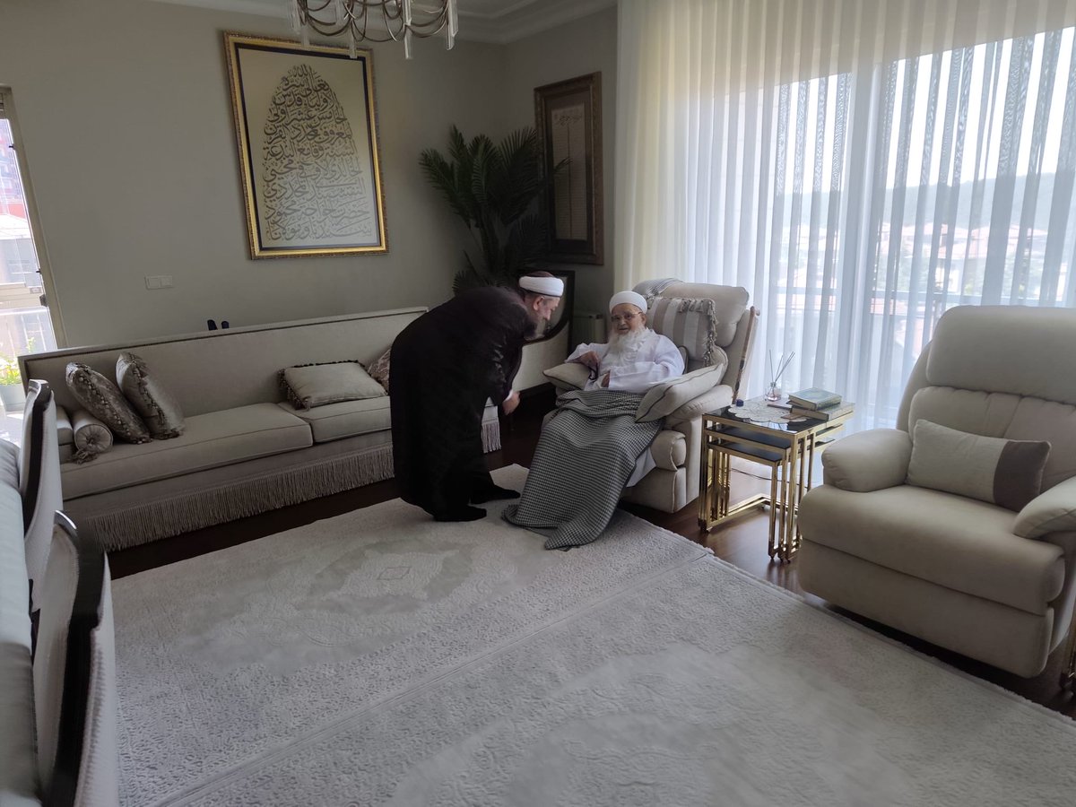 muceddidiyye's tweet photo. Şûrâ-yı Müceddidiyye vekillerinden Muhammed  İSLAMOĞLU hocaefendi ve HAYDER derneği eski başkanı Mehmet KAYA beyefendi  Şûrâ-yı Müceddidiyye vekillerinin Emîri, kıymetli İbrahim Efendi Hocamız (Sellemehullâh), ı haneleri’nde ziyaret ederek bayramlarını tebrik ettiler. https://t.co/sQlzGEdfXj