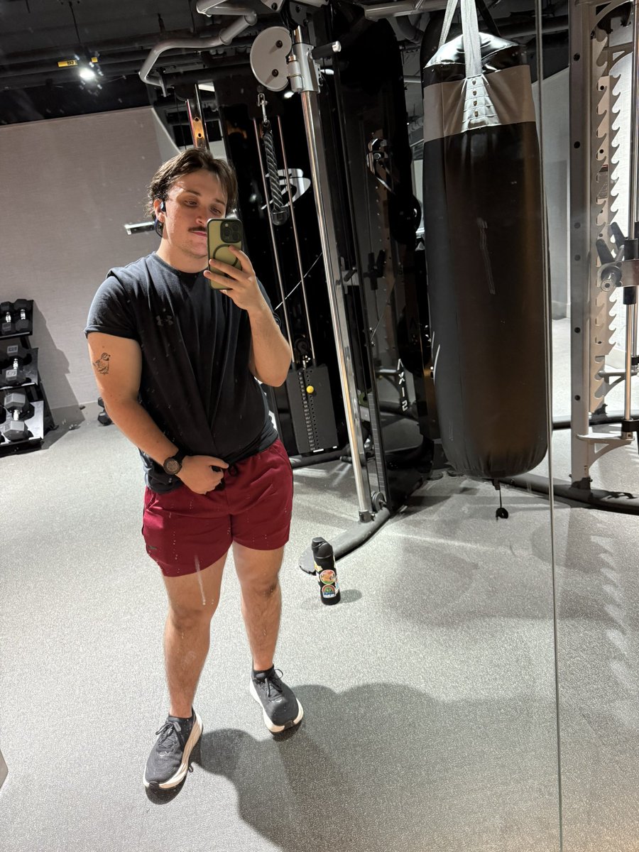 toasteredbread's tweet photo. once again hello boys https://t.co/OL7ZhdTN1b