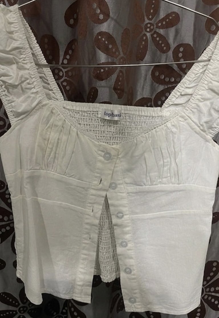 hieloII's tweet photo. ส่งต่อ Topbasix รุ่น sunflower top
size s อก 32-34”  (ใส่ไป1ครั้งถ้วน)

200 ฿รส. 

DM ได้เลย https://t.co/vmaV3OChfP