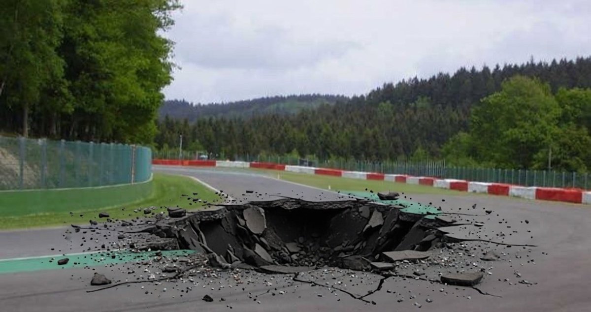 ElChiringuitoRB's tweet photo. ⚠️NOTICIAS DESDE SPA-FRANCORCHAMPS⚠️
👷♂️Imagenes de las obras en la curva blanchimont donde se desprendió aún más el asfalto y el agujero es muy grande.
⌛️Veremos cuanto tiempo lleva reparar el asfalto en esta sección para que se celebre el #BelRb
#RbXiii #RbIsOnFire https://t.co/vEFGhMoGC6