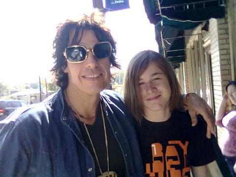 LastRelapse's tweet photo. Found some old pics of David w/ Robert and Dean Deleo! https://t.co/Q0EvzUXSVj