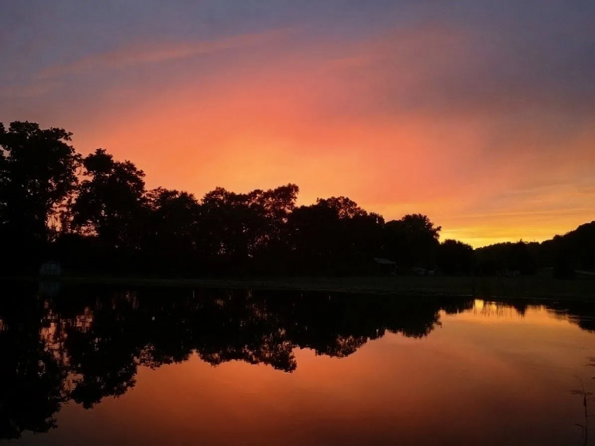 wsyx6's tweet photo. 🌞 Kayla Adkins sent in this lovely sunset pic from Beverly, Ohio, this week. Great 📸, Kayla, and thank you!

Anyone can share their pics anytime right here on ChimeIn >> https://t.co/jqEIoghVhu https://t.co/r6UWq6pPkI