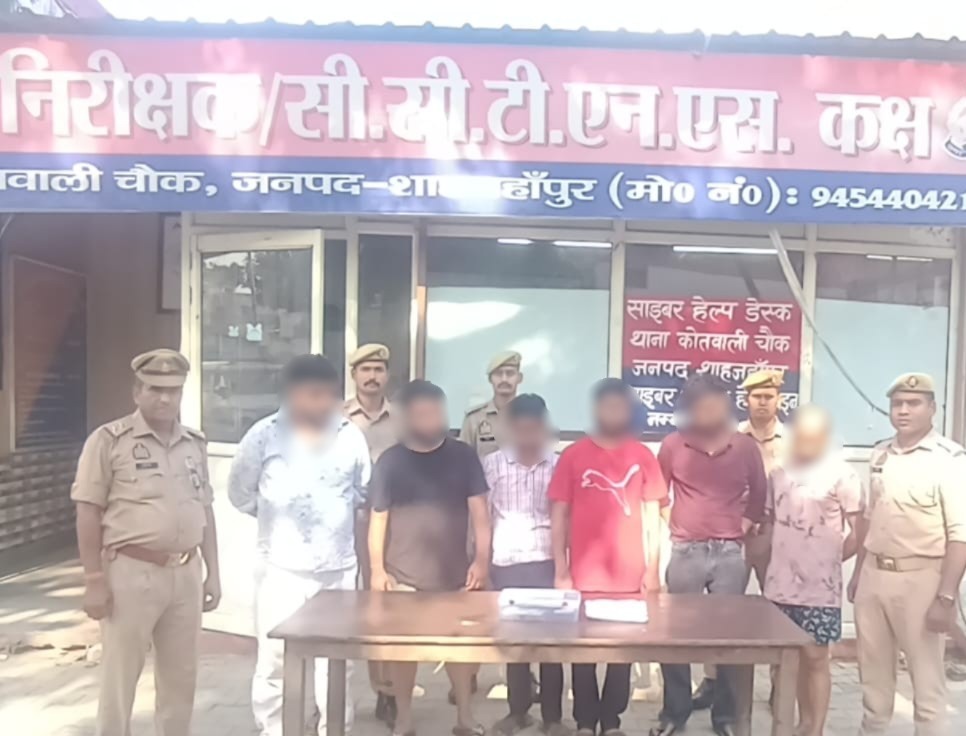 Kumar3Shiv's tweet photo. @shahjahanpurpol @Uppolice @dgpup @adgzonebareilly @myogioffice @myogiadityanath 
शाहजहांपुर।आईपीएल सट्टेबाजों के चेहरे ब्लर कर दिए.पुलिस को इस विश्वसनीयता पर सवाल उठ रहे जबकि 151 शांति भंग के आरोपियों के चेहरे सार्वजनिक कर दिए जाते हैं.पीसी कैंसिल की गई.कोतवाली क्षेत्र का मामला। https://t.co/DW3ibQhGHI