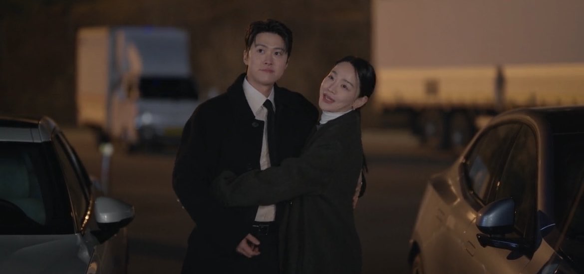 ririndrama's tweet photo. I just know that the miscommunication trope hates to see them coming because there’s absolutely no scandal, person or thing that can get between them. Now THIS is how you do a mature romance everyone say thank you to FFL writer🥰
#FilingForLoveEp11 #FilingForLove https://t.co/7x5hzlFYSA