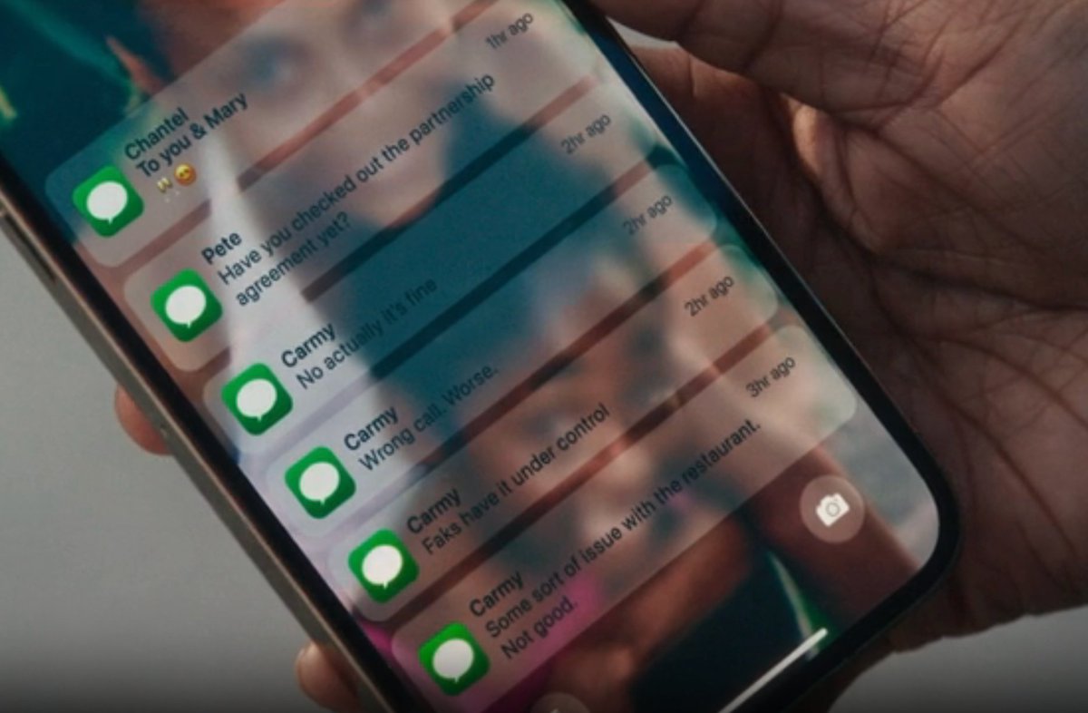amozzstick's tweet photo. carmy “never answers his phone” berzatto quadruple texting sydney, oh yeah i'm sure https://t.co/U3vjRbGdvG