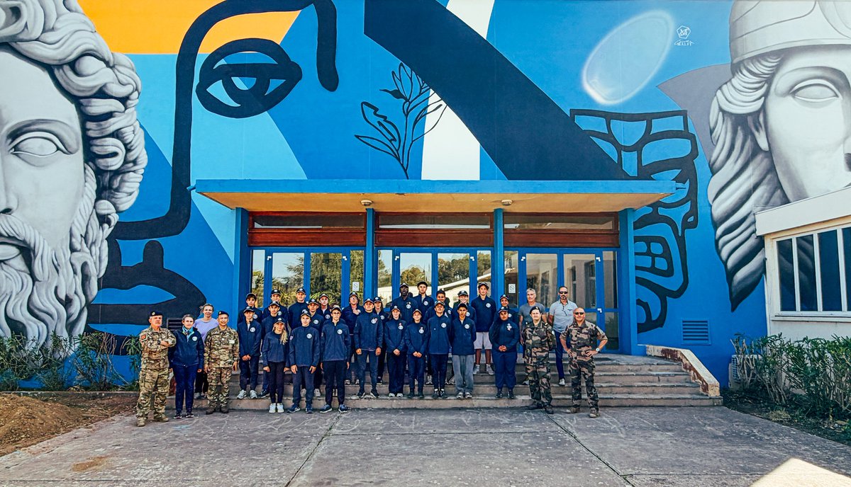 CDC_21eRIMa's tweet photo. Les cadets de la défense du bassin cannois ont visité le 21e RIMa.
Découverte du régiment, démonstration cynophile, parcours d’obstacles et visite de la salle d’honneur : une journée riche en échanges et en découvertes pour les cadets.
#6BLB #21eRIMA https://t.co/Nl0fYaazI8