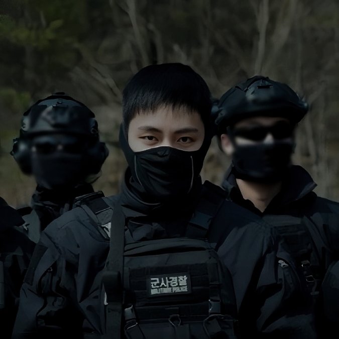 polarnightvv's tweet photo. #Kooktaeau Gguk

Th es un alfa de alto cargo en el clan Kim, su misión, matar al líder de la mafia Jeon, quien está amenazando el futuro de todos los linajes. Pero este otro alfa Jk, está más preocupado por hacerlo suyo, empujándolo a cometer traición por él.

#taekookau #kookvau https://t.co/E3NgtCYxj2