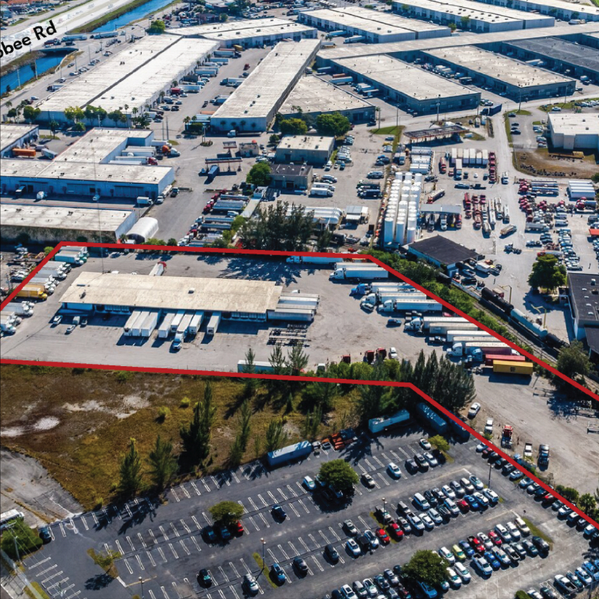 EdisonCRE's tweet photo. 45-Door Cross Dock Terminal Available For Lease in Medley, FL!

Located at 10410 NW S River Dr, this industrial property offers optimal efficiency for your logistics and distribution needs.

Key Features:
• Size: 16,198 SF cross dock terminal
• Lot Size: +/- 4.5 Acres for ample space
• Office Space: +/- 2,000 SF for your operational requirements
• Loading Access: 45 Truck Doors for seamless loading and unloading
• Capital Improvements: Ongoing enhancements, scheduled for completion by Q1 2025
• Location: Only 0.3 miles from US 27 and 3.5 miles from the FL Turnpike, offering excellent connectivity

Perfect for businesses looking to streamline their logistics operations. Contact us today for more information!

For a brochure, please visit https://t.co/nmilqHpuSl

#CrossDockTerminal #IndustrialRealEstate #MedleyFL #Logistics #IndustrialBroker #ComReal #WarehouseForLease #RETwit