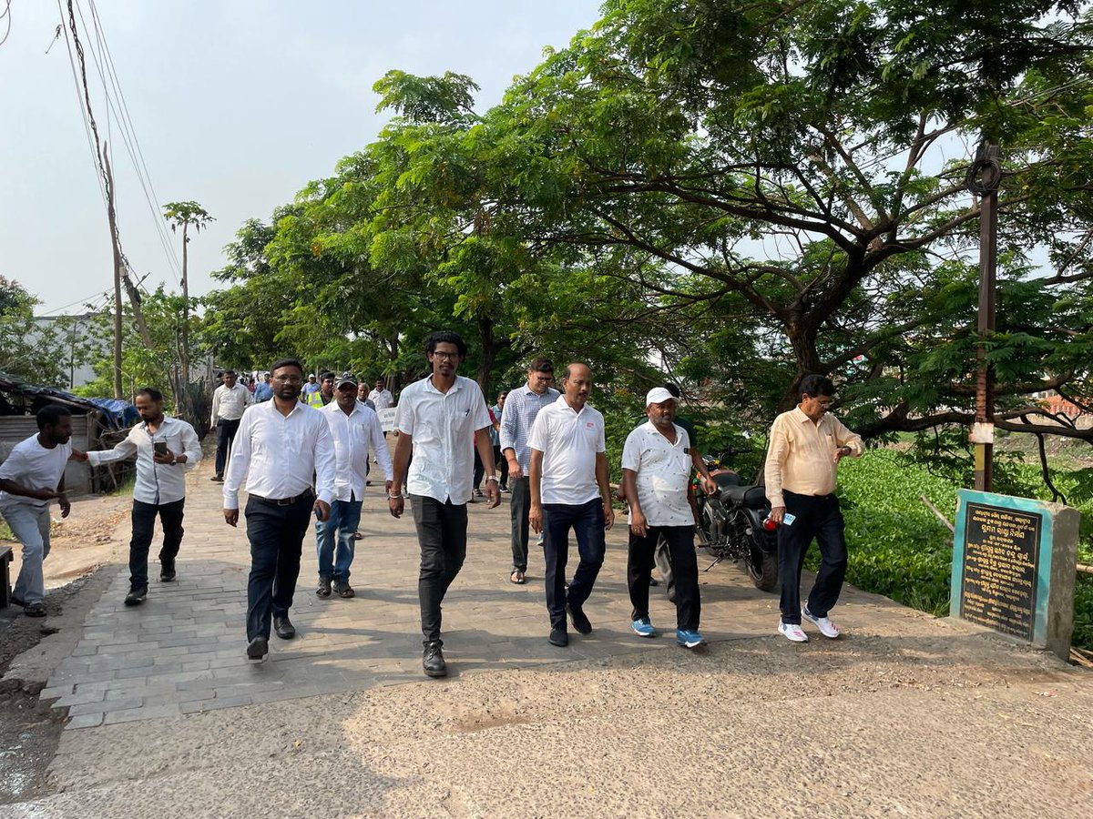 Rahul_Soch's tweet photo. #Paradeep ପୌରାଧ୍ୟକ୍ଷ ବଡ଼ଭାଇ ବସନ୍ତ ବିଶ୍ୱାଳ ଙ୍କ ଘରକୁ ବୋମାମାଡ଼ ଘଟଣାକୁ ଆମେ ଦୃଢ଼ ନିନ୍ଦା କରୁଛୁ। ଗଣତନ୍ତ୍ରରେ ଏଭଳି ଘଟଣା ଶୋଭନୀୟ ନୁହେଁ।
@PdpMnc_2002 @CMO_Odisha https://t.co/KN8OO55aP9