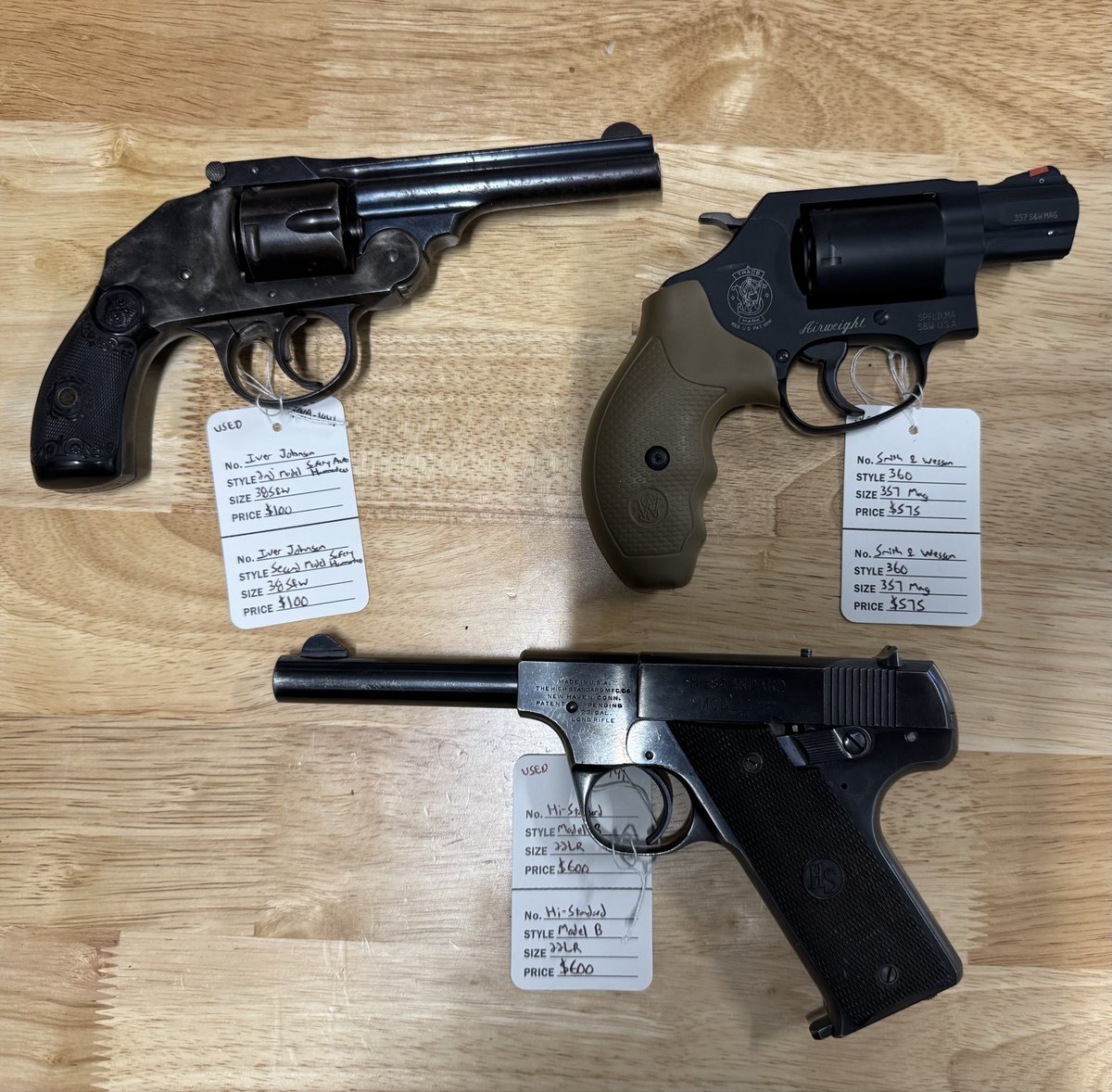 BLF_Guns's tweet photo. Fresh Trades:
1909-1941 Iver Johnson 2nd Model Safety Automatic Hammerless 38S&amp;W: $100
Smith &amp; Wesson Model 360, 357 Mag: $575
1941 Hi-Standard Model B 22LR: $600 https://t.co/IwKoxpiIOh