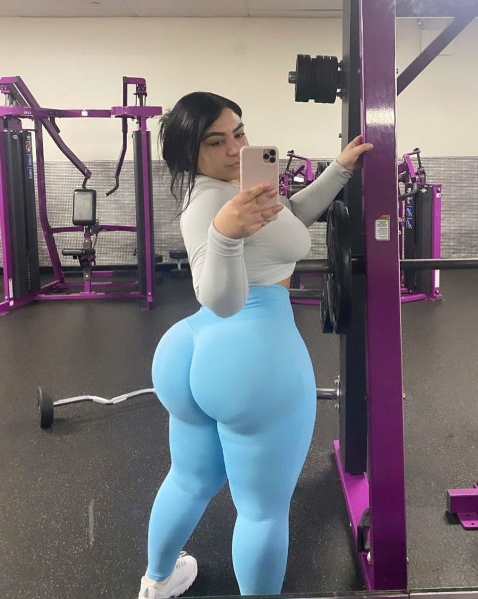 peffermanbl's tweet photo. who needs a gym hottie? https://t.co/LxgNXgGly6