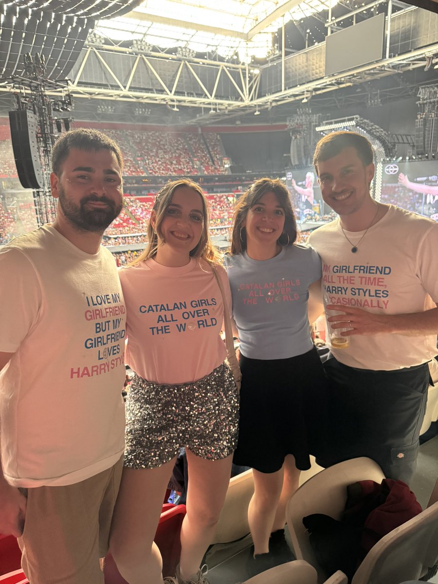 _morethanfamous's tweet photo. La etapa de ir con una de tus mejores amigas y vuestros novios a ver a Harry Styles a Amsterdam recomiendo no saltársela 🥹🫶🏼

@hsdtogethertour https://t.co/CRSbZoxFuF
