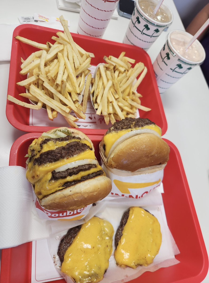 ᶠᵃⁿ In-N-Out Burgers tweet media