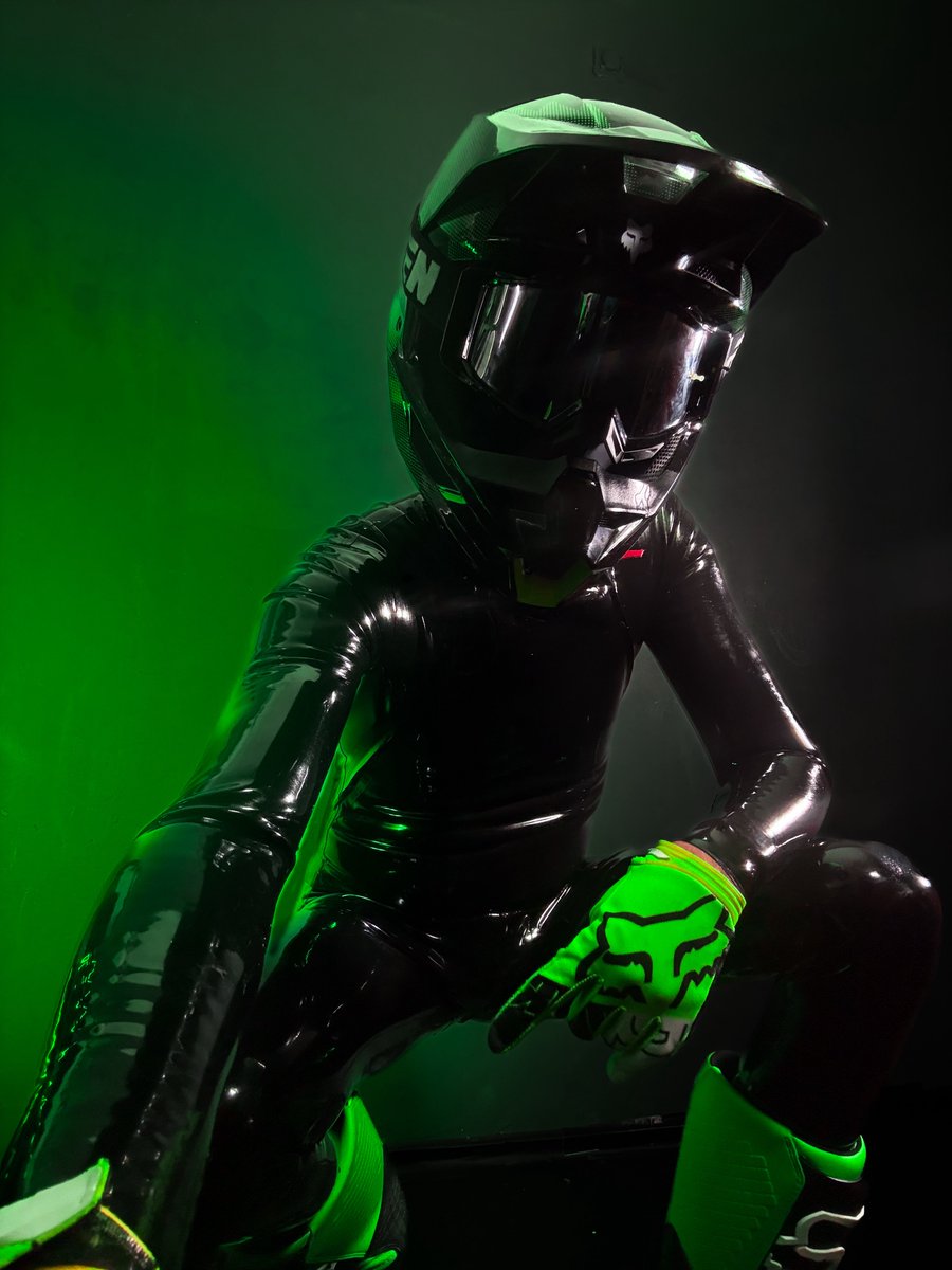💚 Husk E 💚 - Photograp E 📷 VJ Pup E tweet media
