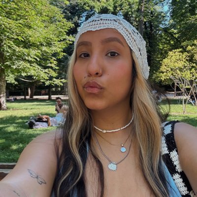 AriannyyyG's tweet photo. mi tw quedó para venir a postear una foto de perfil cada tanto, un tweet tonto y likes a fotos de Emilia Mernes 
#NuevaFotoDePerfil https://t.co/DSEZrUk3hV