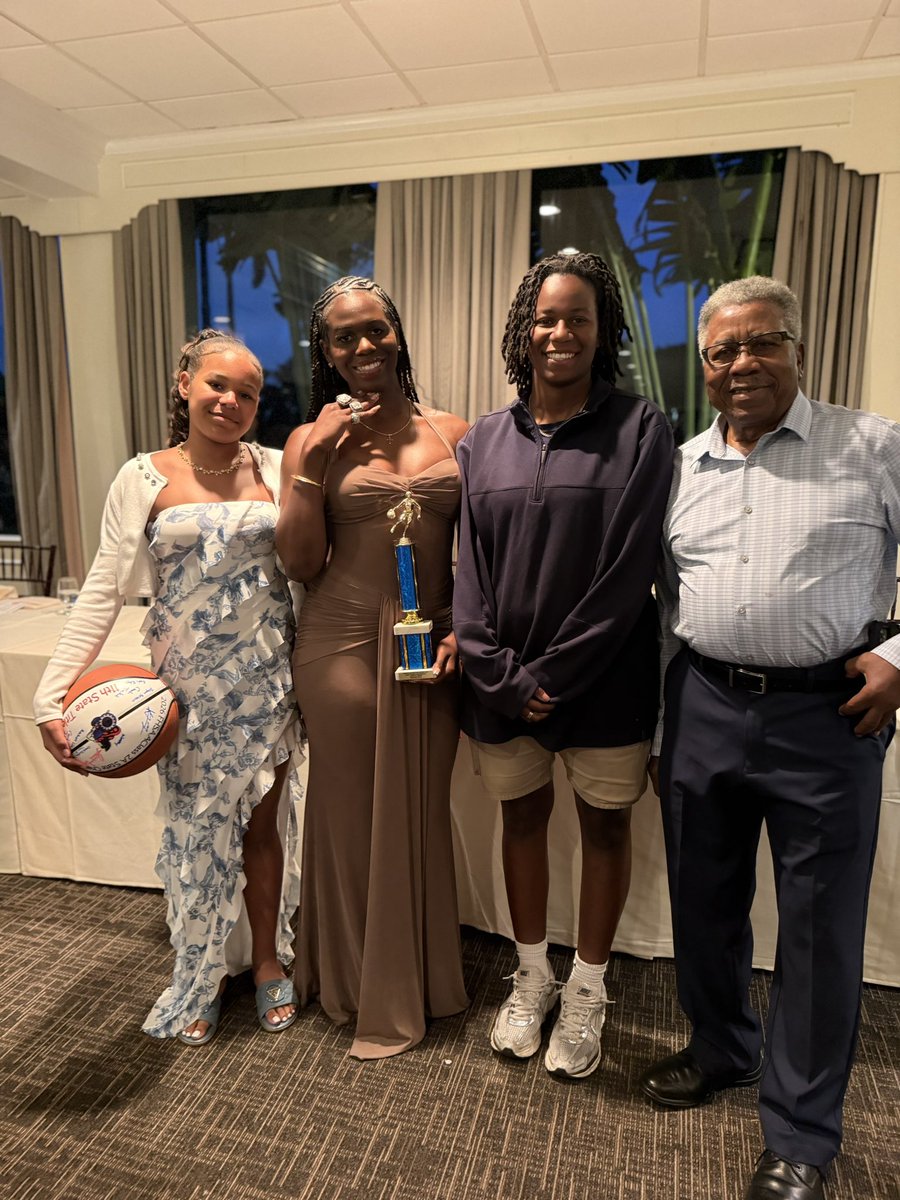 PrincessKD_17's tweet photo. Celebrating my 4th State championship with Family - PRICELESS!! 4-peat and Spartan Award #statechampion #wbb  Got the newest bling 💍💍💍💍 https://t.co/jsD2ID6GSB