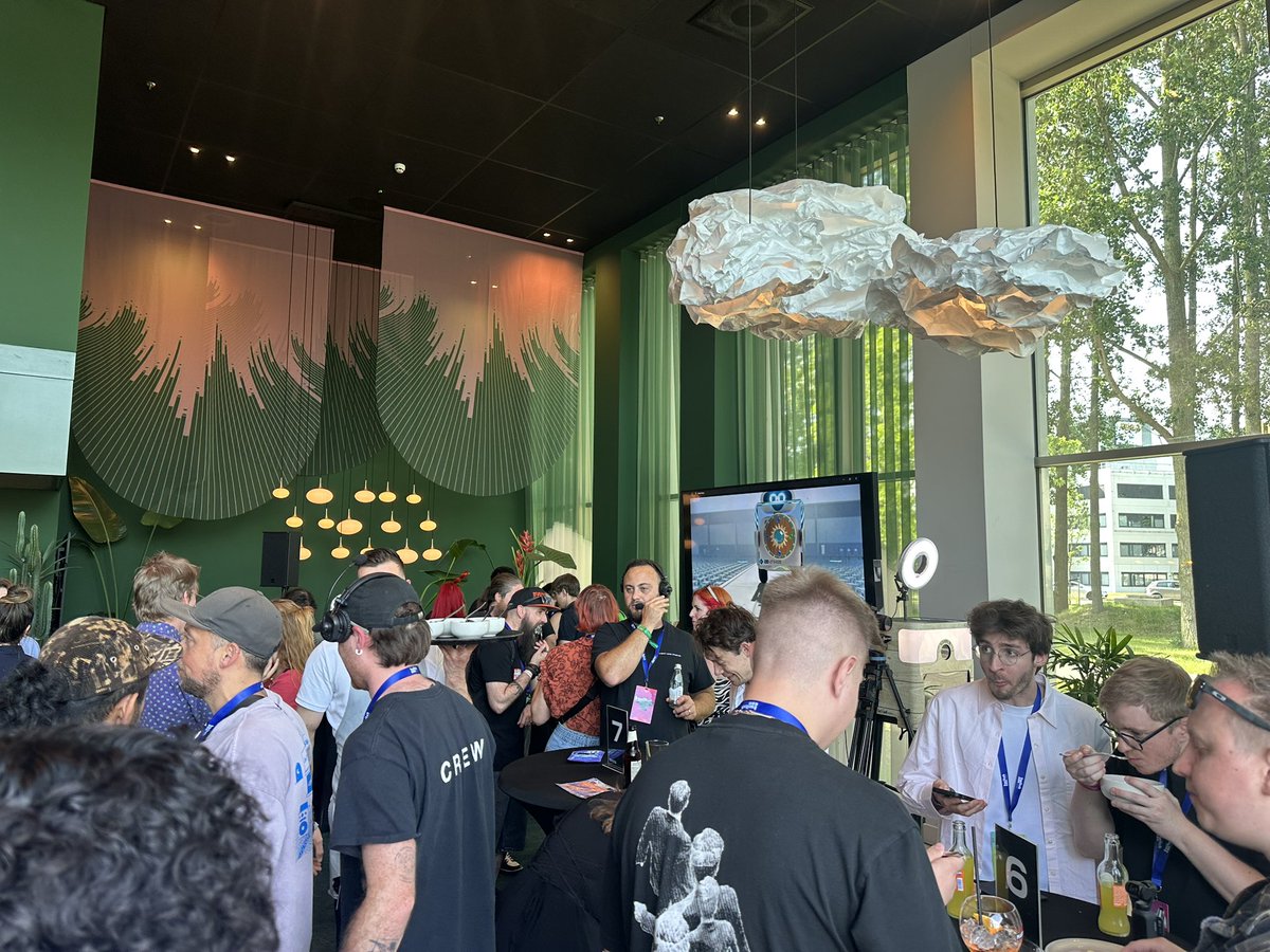 Merl's tweet photo. Thanks a ton to @Xsolla for the invite to their Xsolla Creator Connect Party! 🎉 Got to chat to tons of game publishers and creators! 👀 

Don’t forget! you can get paid to promote the games you love on Xsolla 👉 https://t.co/ZkCM6AgOiN #AD #XsollaForCreators #Twitchcon https://t.co/mWAnjRCCLc