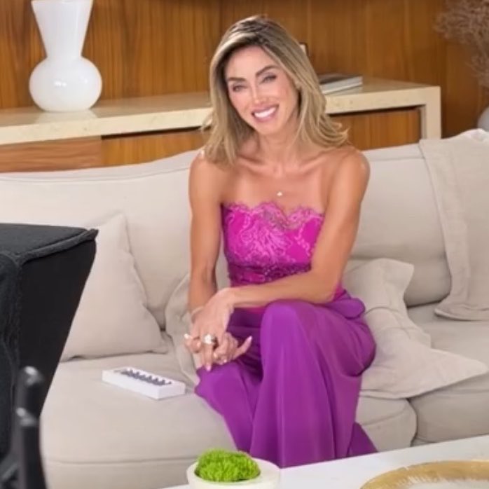 portillaercel's tweet photo. o tanto que a anahi tá linda!!!! https://t.co/Ru4WZkduUf