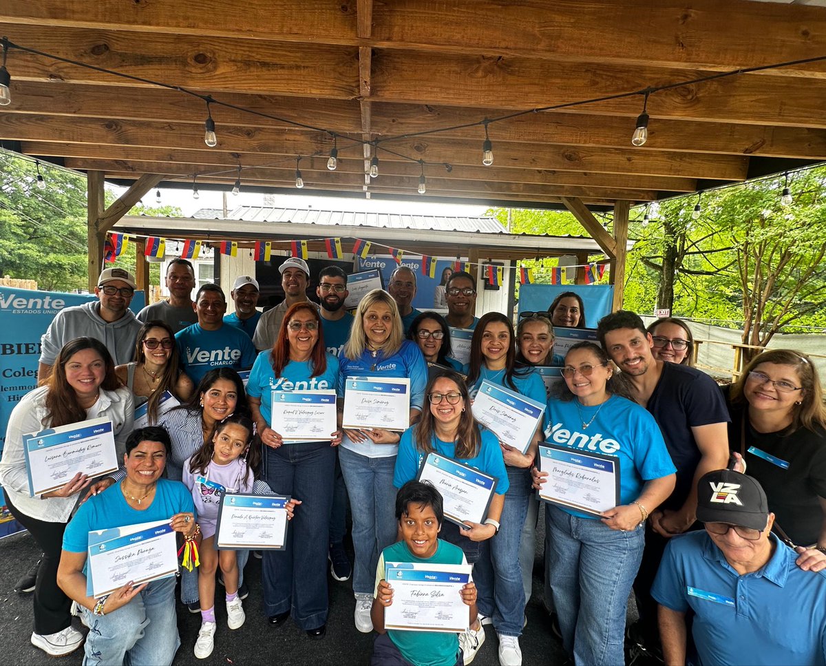 vente_mundo's tweet photo. Vente Charlotte organizado por la libertad. 

Conmemoramos estos 14 años con nuestros afiliados y simpatizantes. 

Y, rendimos un homenaje a la Sra. Carmen Teresa Navas, nuestro compromiso es con ella y con Venezuela para que haya justicia, verdad y memoria. 

#HastaElFinal 🇻🇪 https://t.co/h3CDgCE21D