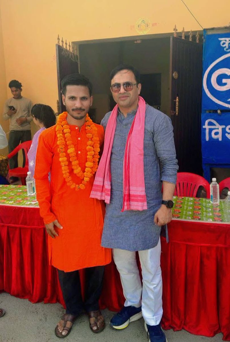 aneesrajasp's tweet photo. #171_पश्चिम_विधानसभा_लखनऊ नरपतखेड़ा #पारा में अज़ीज़ छोटे भाई  #सूरज_गुप्ता द्वारा आयोजित भंडारे के कार्यक्रम में....

@yadavakhilesh @samajwadiparty https://t.co/TRZzuq3RT1