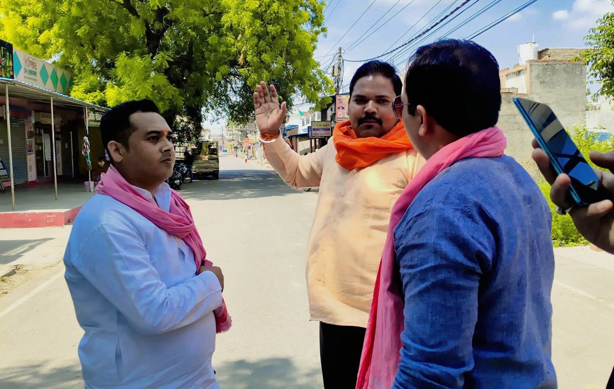 aneesrajasp's tweet photo. #171_पश्चिम_विधानसभा_लखनऊ नरपतखेड़ा #पारा में अज़ीज़ छोटे भाई  #सूरज_गुप्ता द्वारा आयोजित भंडारे के कार्यक्रम में....

@yadavakhilesh @samajwadiparty https://t.co/TRZzuq3RT1