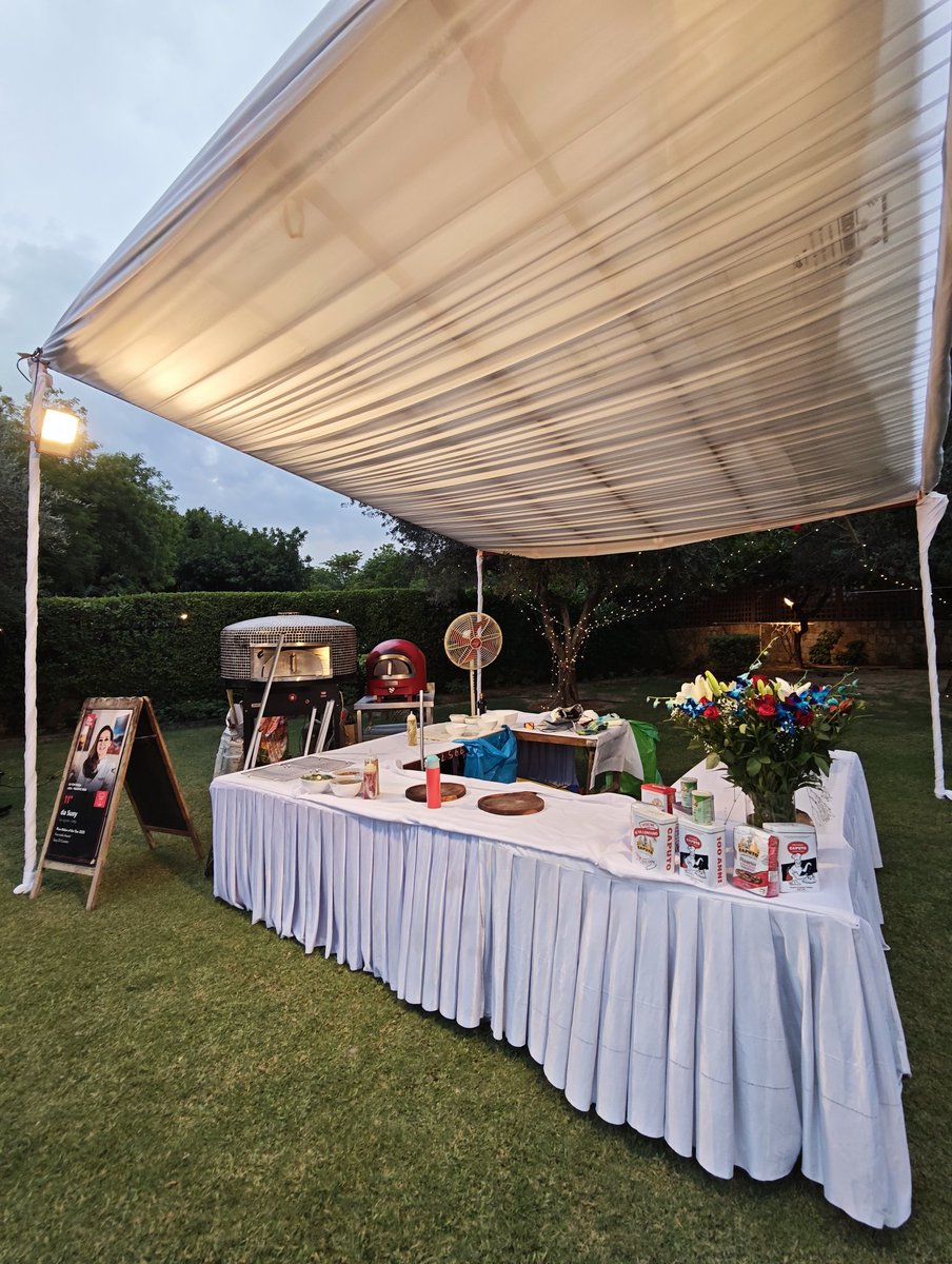 SusannaDiCosimo's tweet photo. We had the honor and pleasure to serve our pizza at the Italian National Day, yesterday at the Embassy in New Delhi!
Proud of Team da Susy for the incredible work in serving 1000 guests! #dasusy https://t.co/E6SBUPYolK