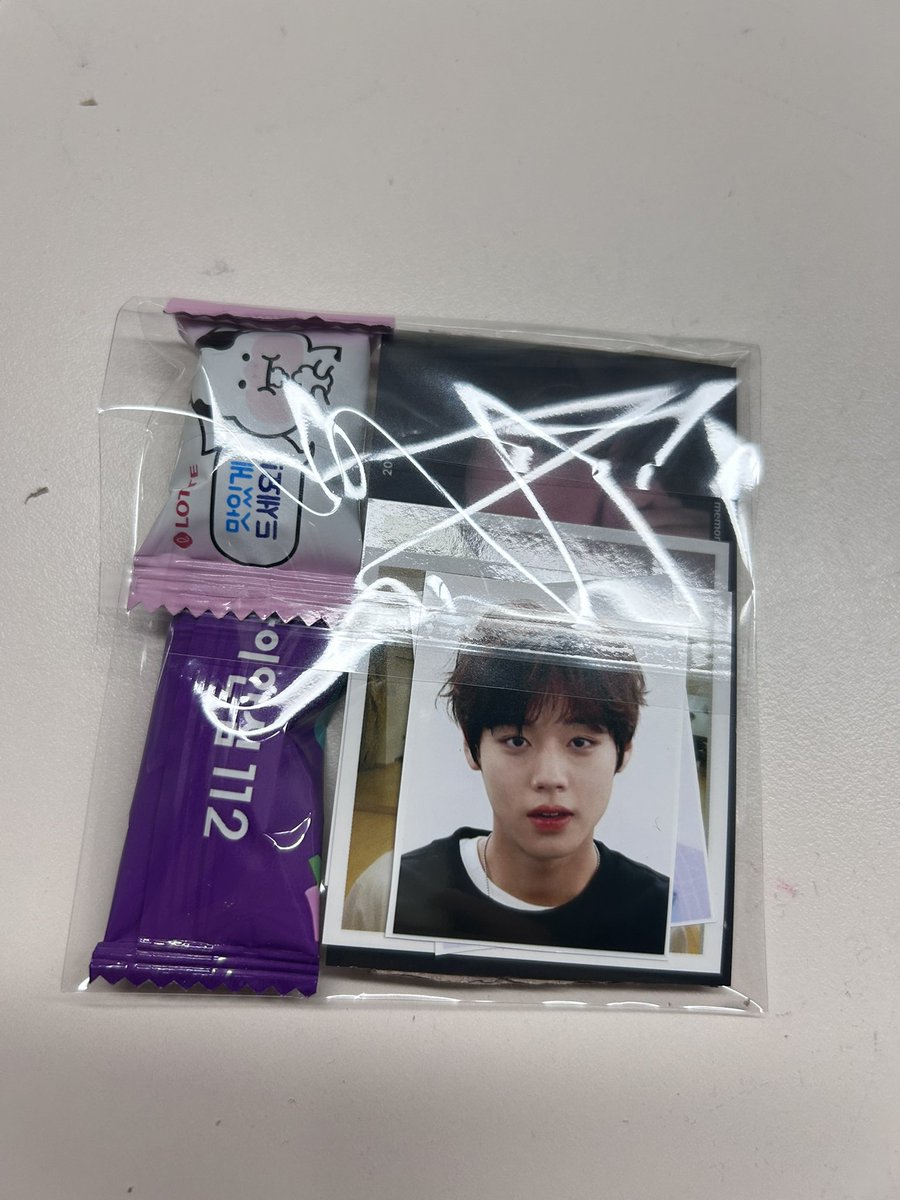 pjwing_529's tweet photo. 박지훈 리플렉트콘 5/31 막콘 나눔
포토매틱+도무송+간식(+증사)
수량: 30개
인증: #rt 
착장: 검정 가디건 + 청바지
장소: 당일 공지!
랜덤으로 제가 막 드리구 포도맛 마이쮸가 들어잇는 봉지 안에는 증사 2개가 들어있습니다!
다들 받아가셨으면 좋겠어요!!!
많은 관심 부탁드립니당 https://t.co/hA0GvRVuWS