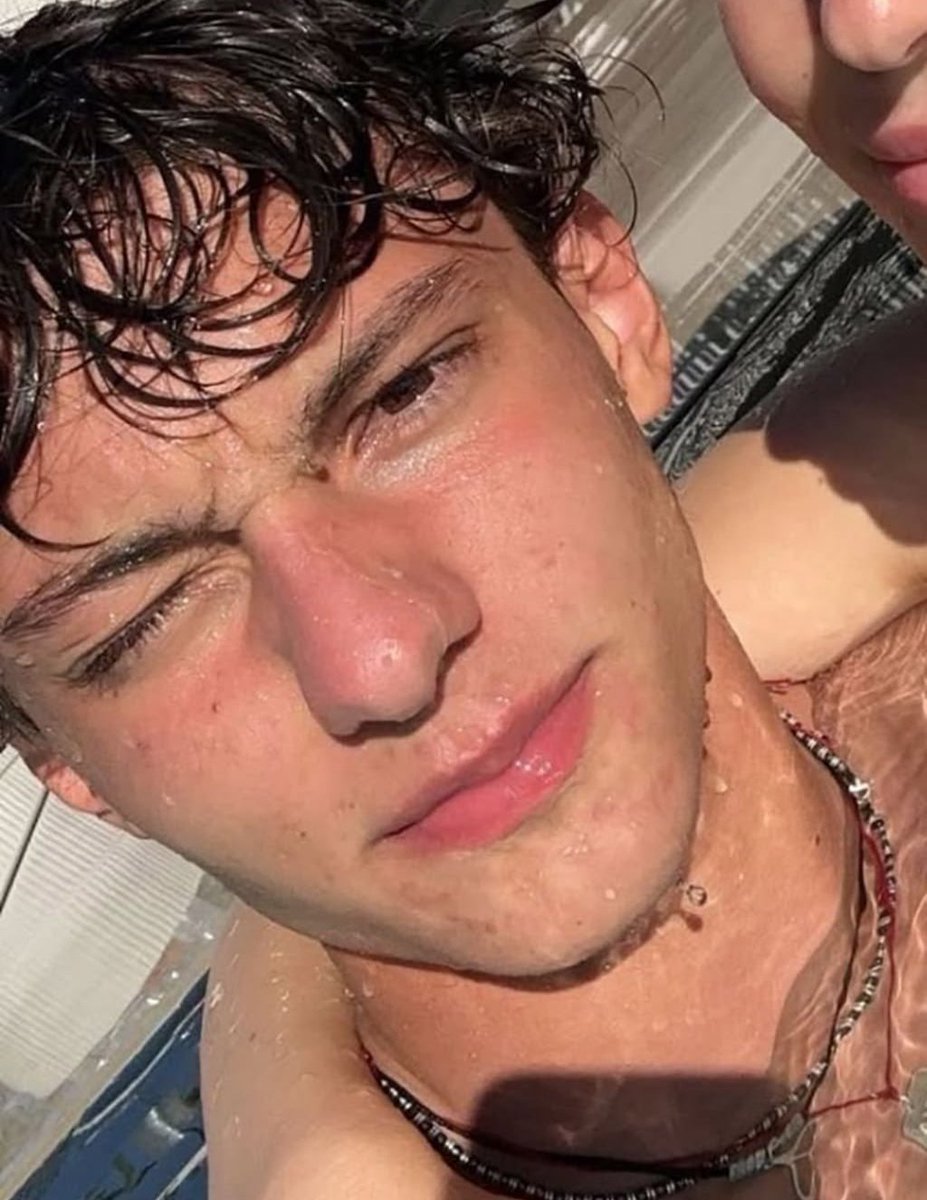 axntob's tweet photo. que pasa amor te jode el sol? https://t.co/iMGBRVPea0